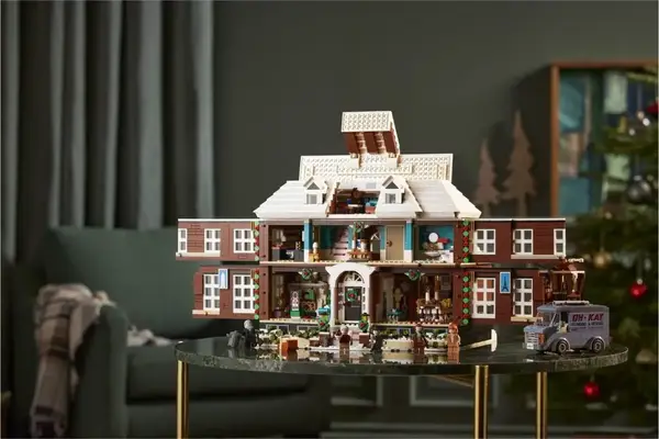 Блоковий конструктор LEGO Ideas Один вдома (21330)